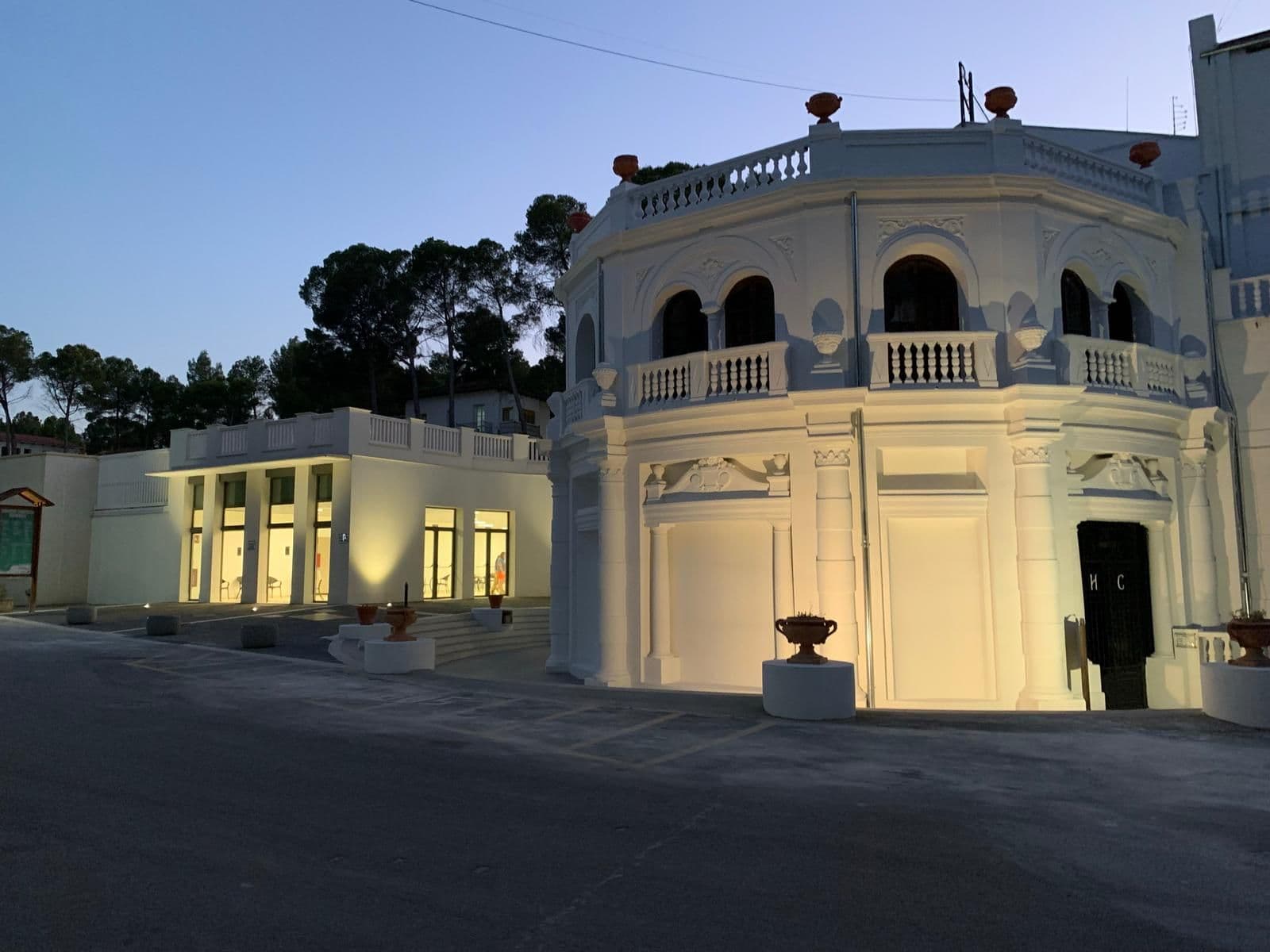 Manantial building at the Cofrentes spa