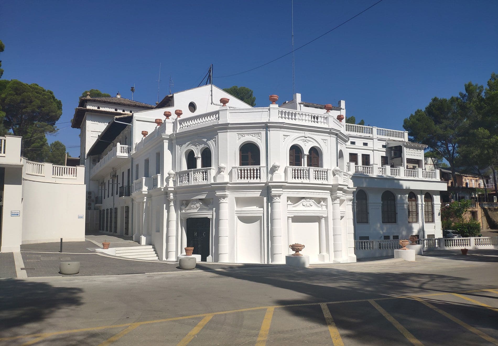 Manantial building at the Cofrentes spa