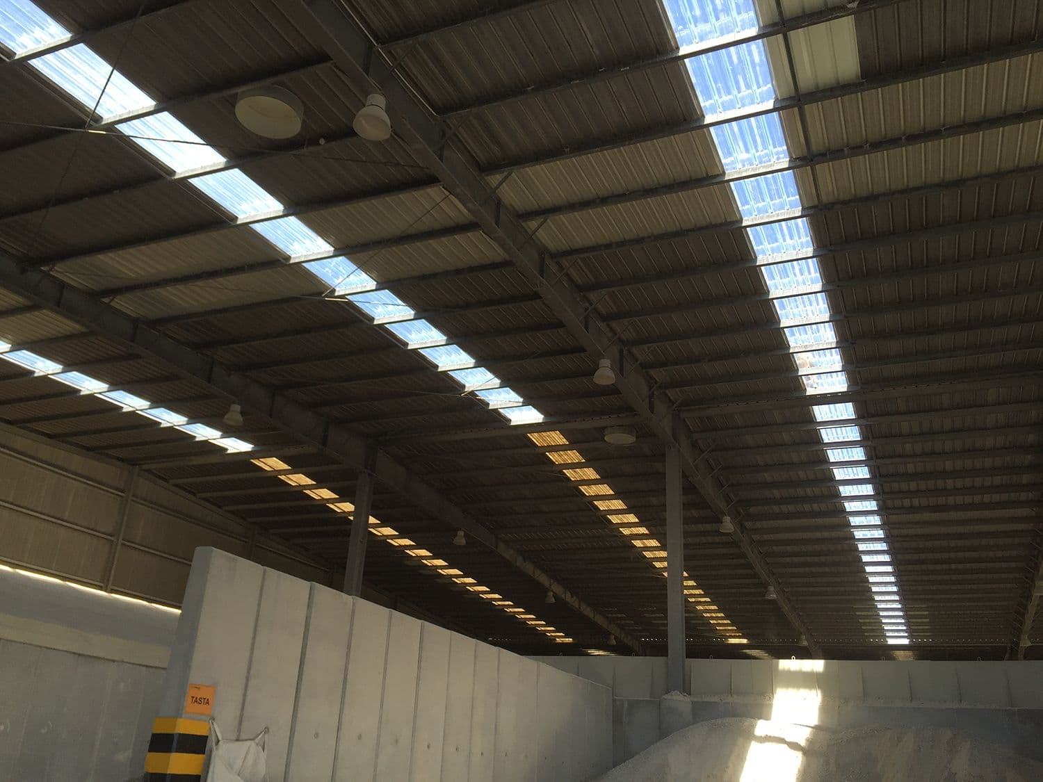 Áridos Sibelco warehouse roof