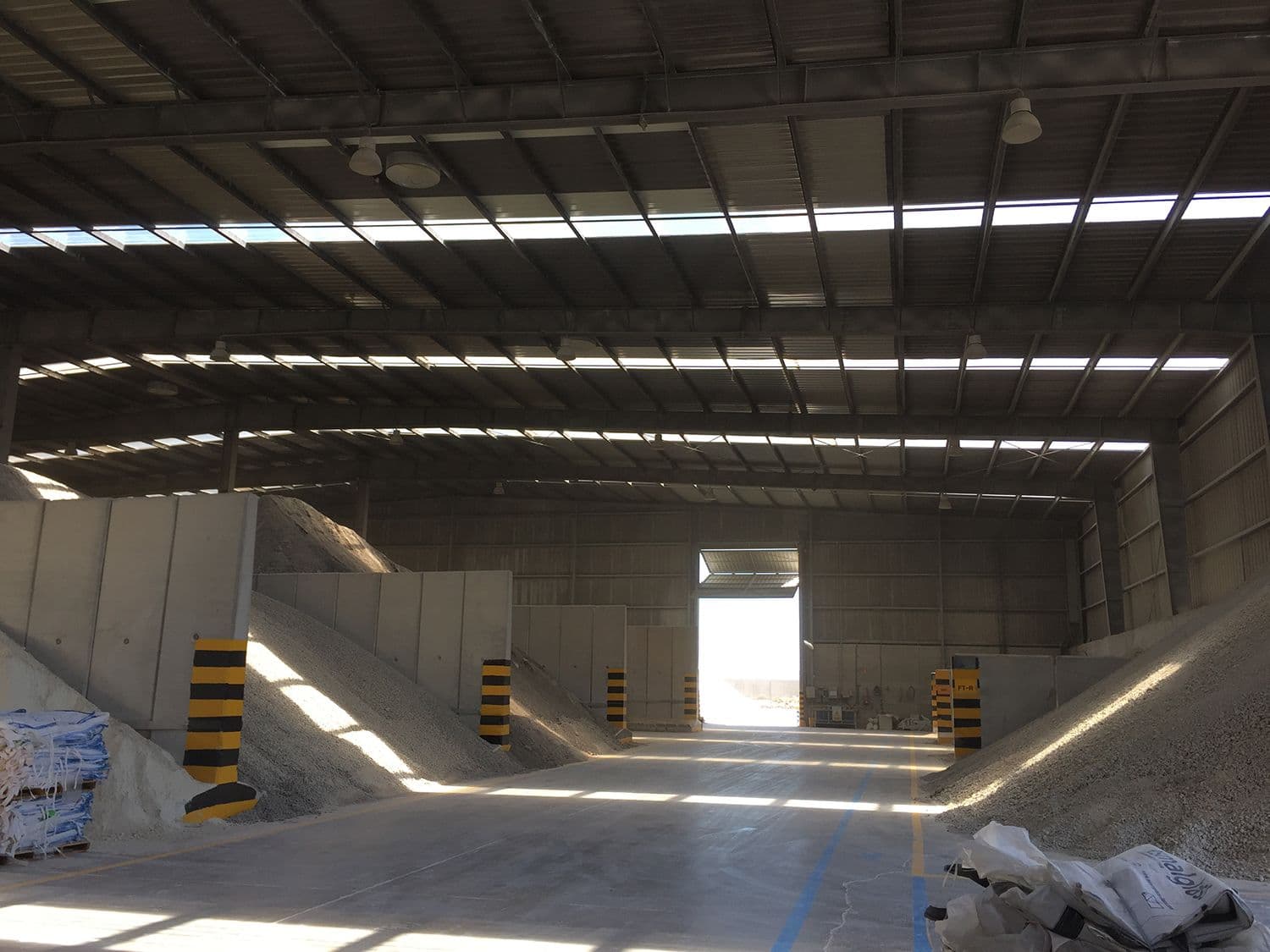 Áridos Sibelco warehouse roof