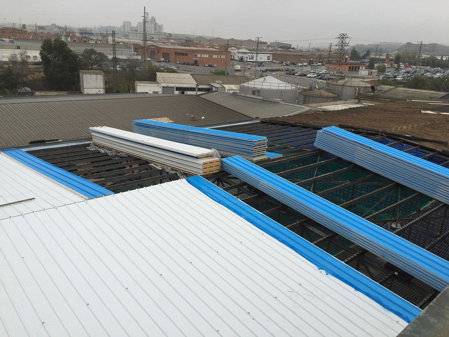 Mahou San Miguel packaging plant roof