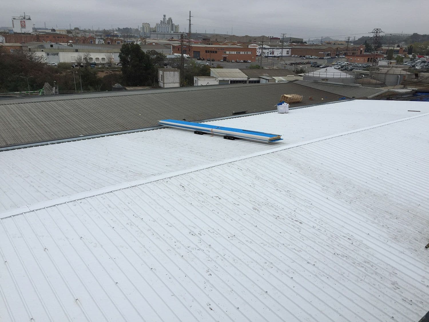 Mahou San Miguel packaging plant roof