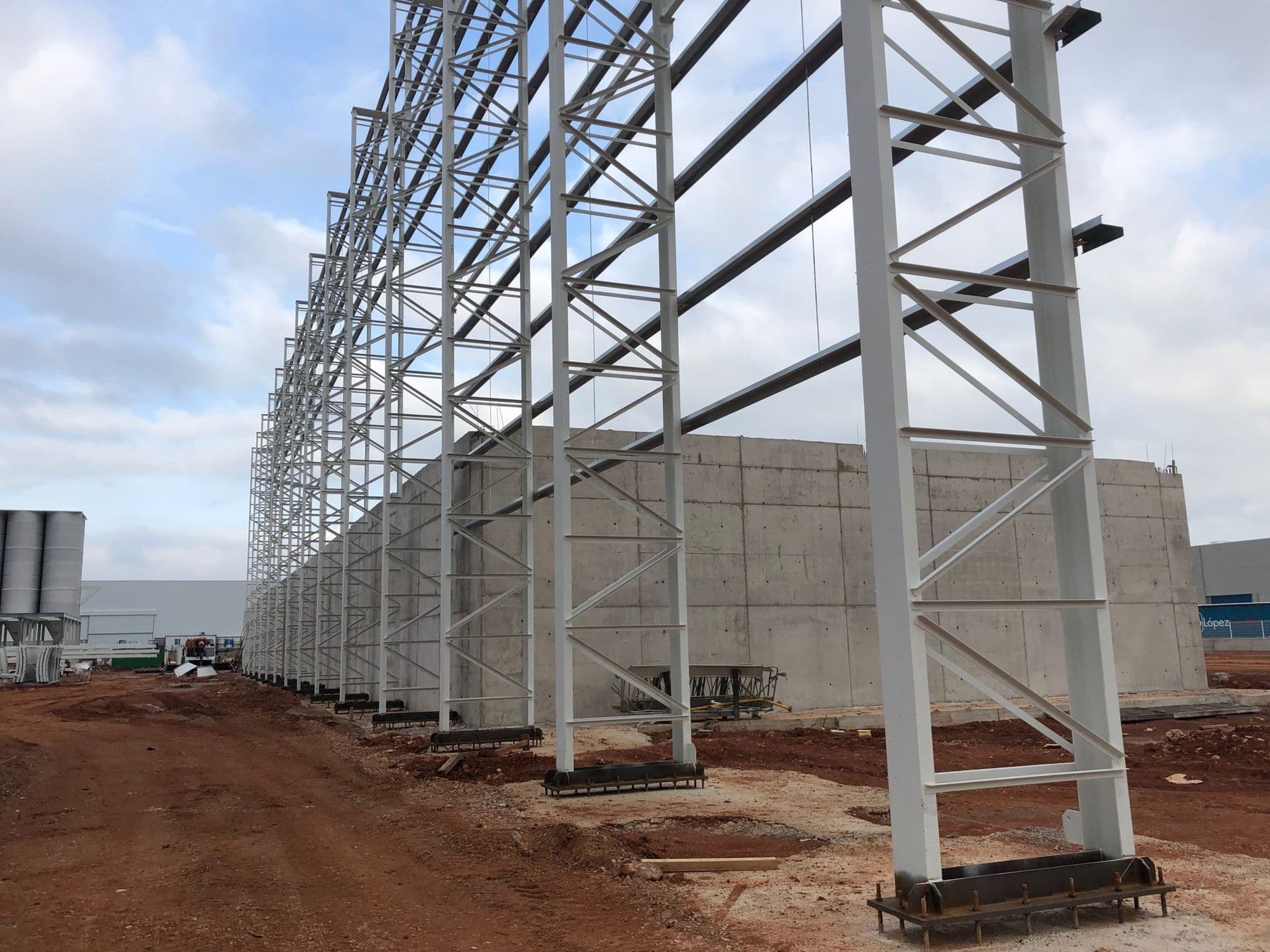 Grain store and spray dryer building