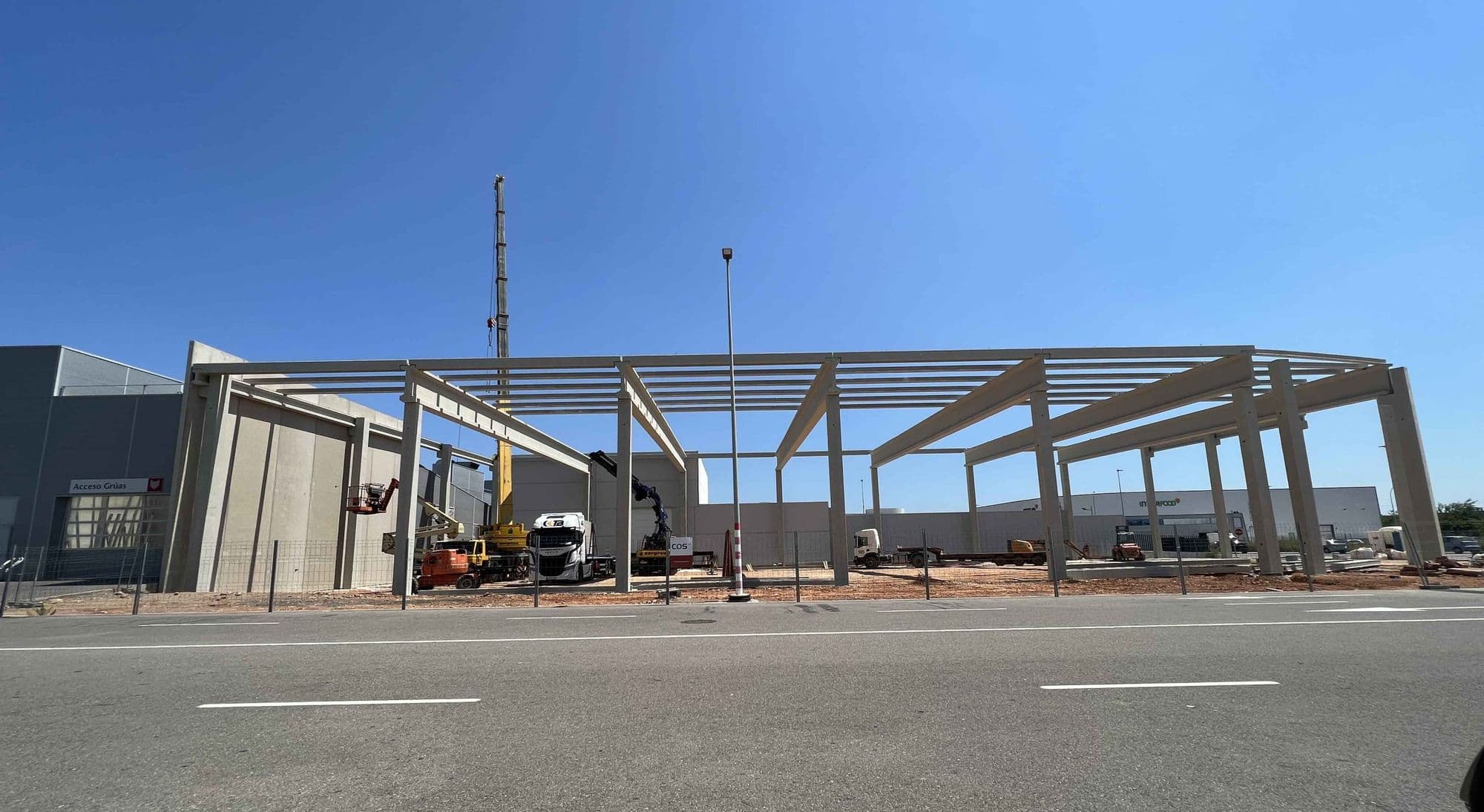 Nave para repuestos de maquinaria industrial