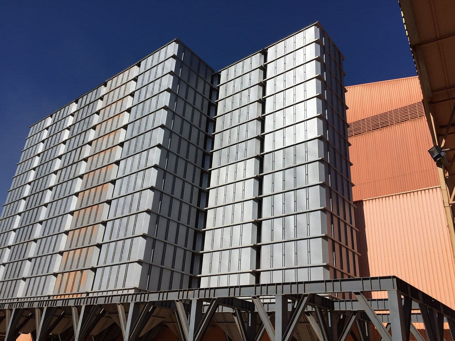 Ondagen silo cladding